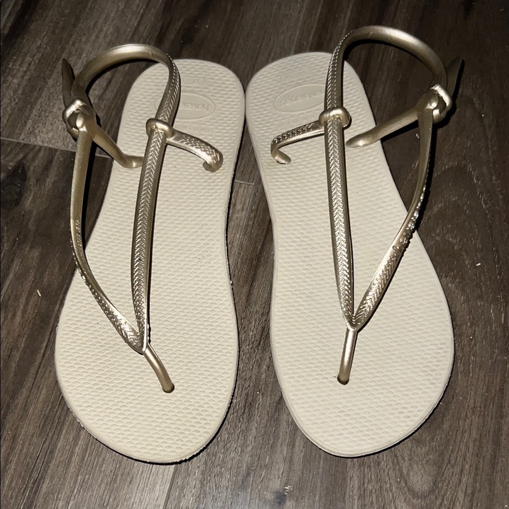 Havaianas with ankle strap in gold